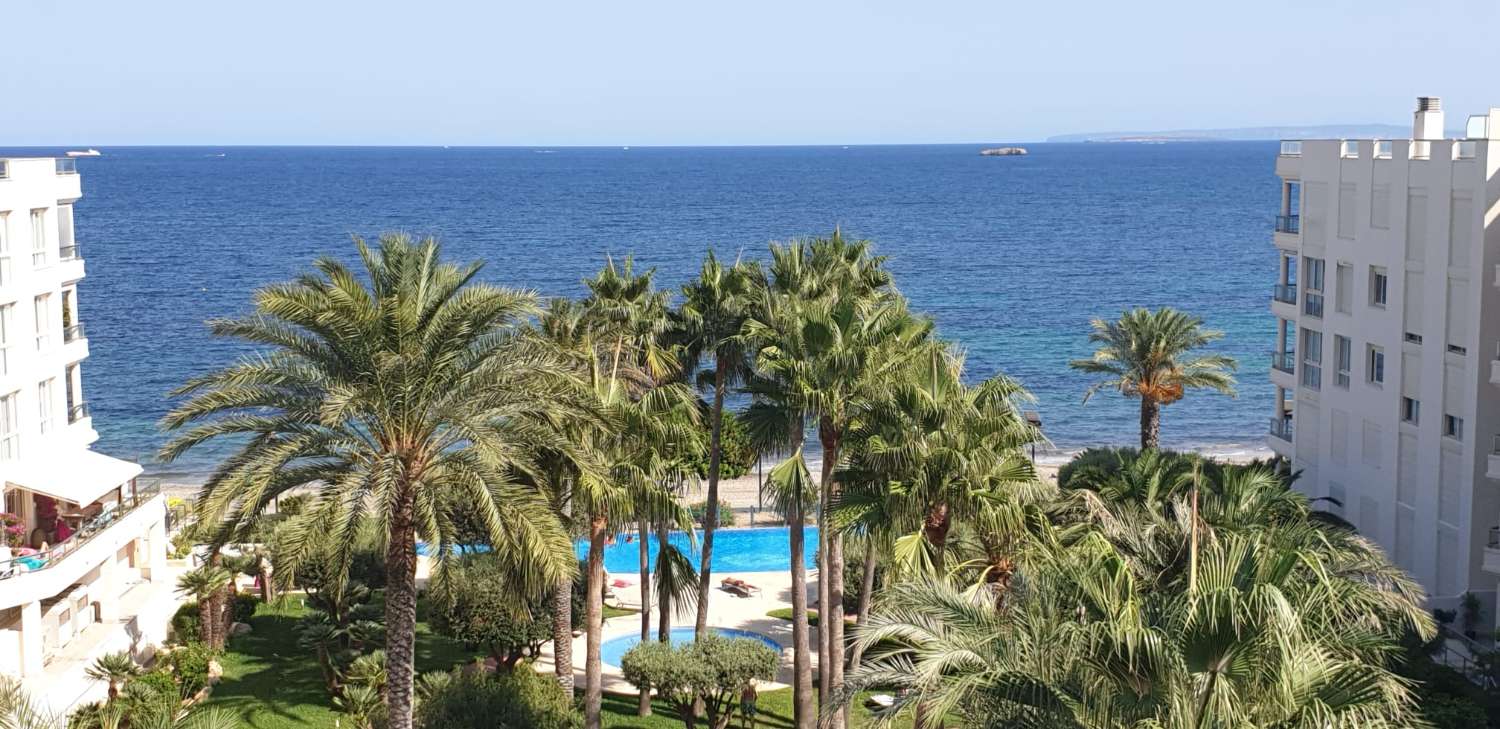 Ample 3 bedroom penthouse with fabulous sea views in Playa d'en Bossa