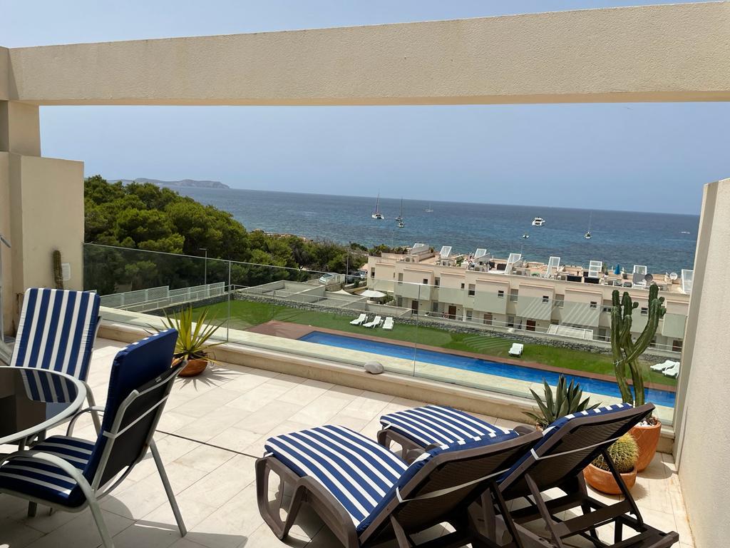 Modern penthouse with wonderful views in Cala de Bou