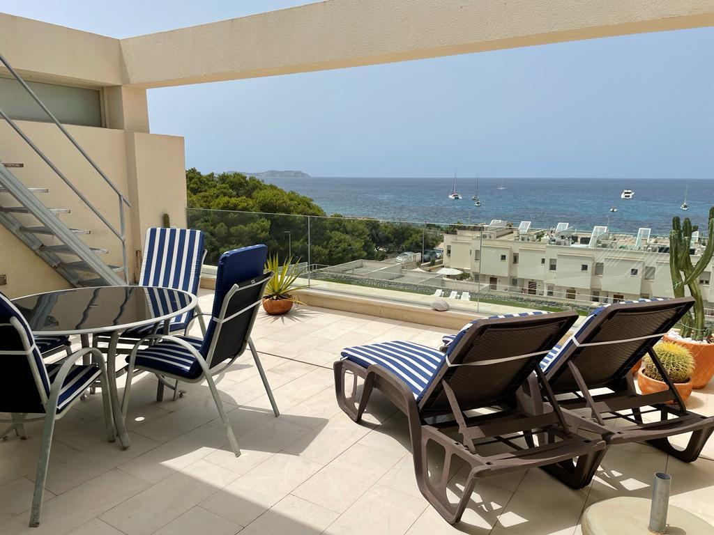 Modern penthouse with wonderful views in Cala de Bou